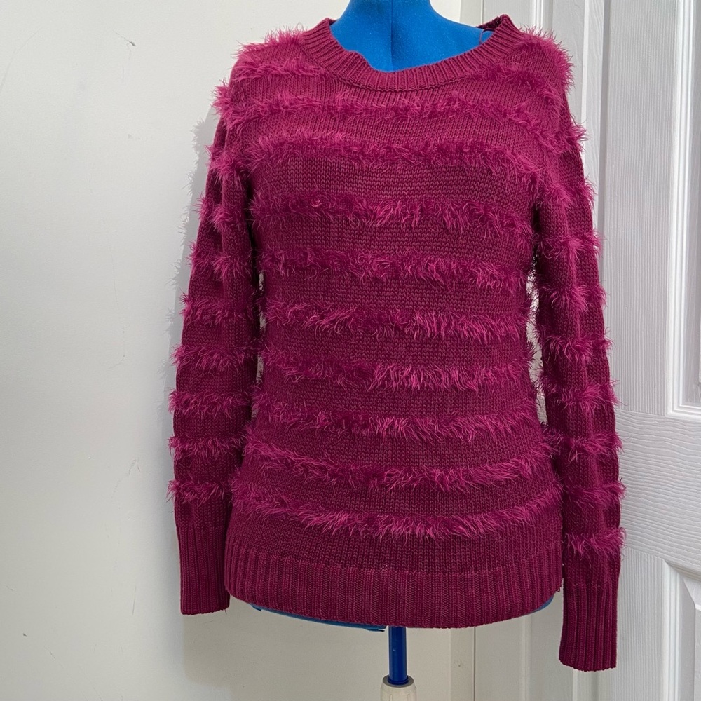 Suzy Shier women purple fuzzy detail pullover long sleeves sweater. Size XL Use